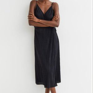 H&M black pleated dress *never worn*